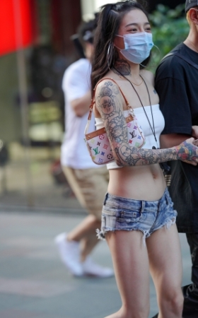热裤辣妹 迎接夏天的到来