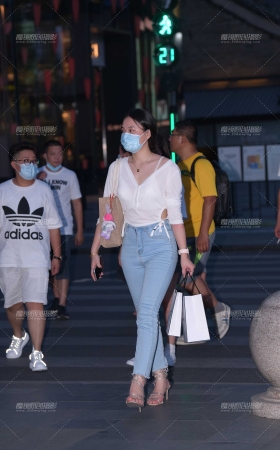 紧牛小姐姐 [14P]