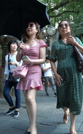 4K - 风韵犹存的碎花裙美妇 [1.33 GB/MP4]