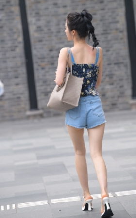 牛仔热裤美腿美女
