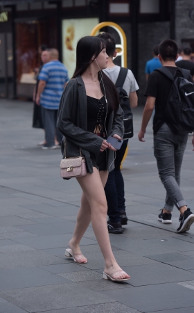 短裤美女