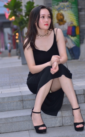 黑裙美眉