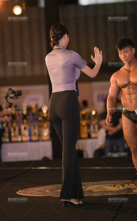 美丽的女裁判 [33P]