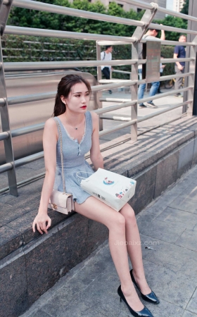 御风街拍★极品美腿肉丝女孩遭遇的故事【套图+视频】<font color=red> [10P]</font>