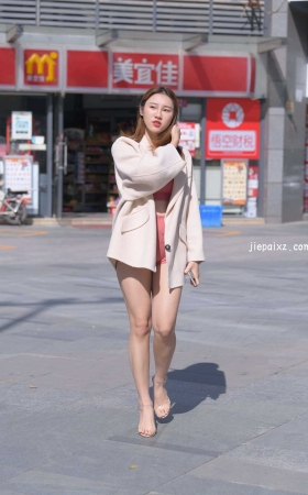 阳光下安静的猫 【套图+视频】<font color=red> [10P]</font>
