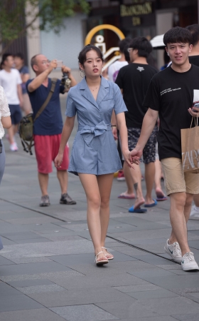 蓝色小姐姐