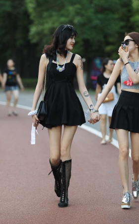 前卫的女孩 [16P]