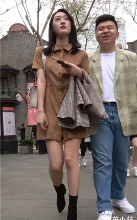 御姐范大长腿街拍美女