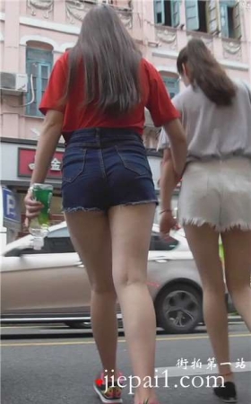 街拍高腰蜜桃臀的热裤女孩 [579 MB]