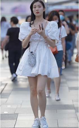 白色连衣裙小姐姐【套图+视频】