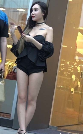 4k-打扮时尚性感丰满美女，一张网红脸 [3.01 GB]