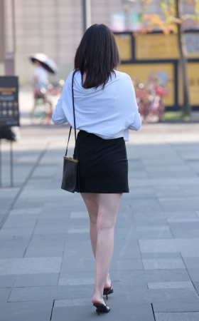 热裤美女