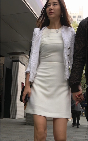 白色连体裙小姐姐