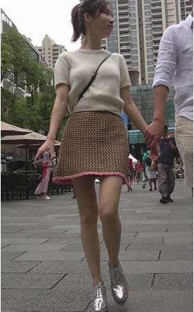 瘦瘦的漂亮小美女