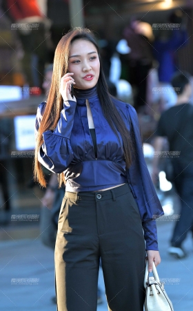 好友气质的美女 [21P]