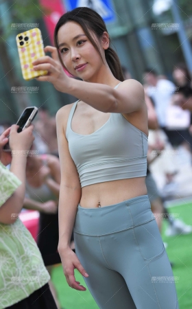 享受自拍的小姐姐 [15P]