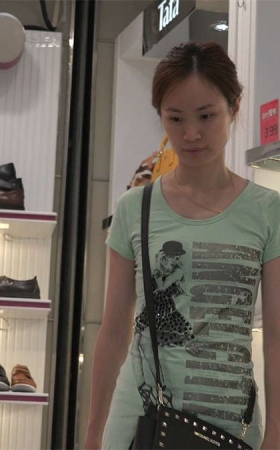 瘦长女孩当然应该长出一双纤长的脚