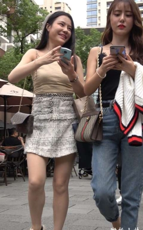 4K 街拍美女姐妹花一起逛街