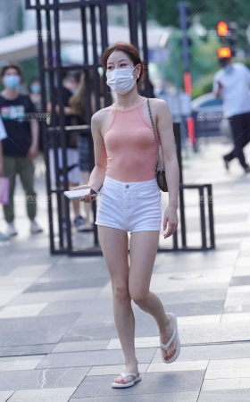 热裤美女 [22P]