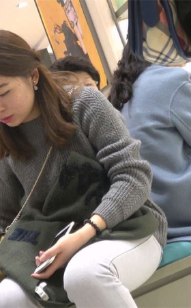 踮起脚尖来试鞋