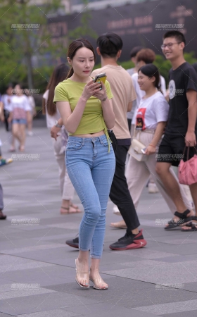 露肚脐的紧牛小姐姐 [21P]