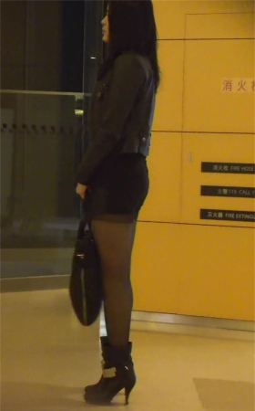 齐B小短裙的黑丝少妇