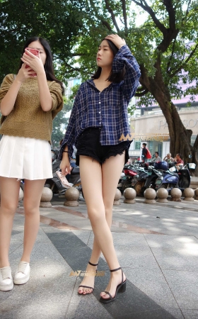 高挑热裤妹子 [18P]