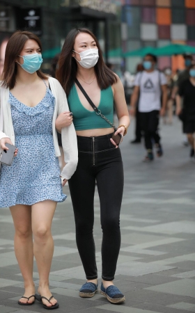 性感紧身小妹