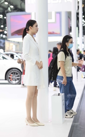 20231123-广州车展两个肉丝长腿礼仪 [12P]