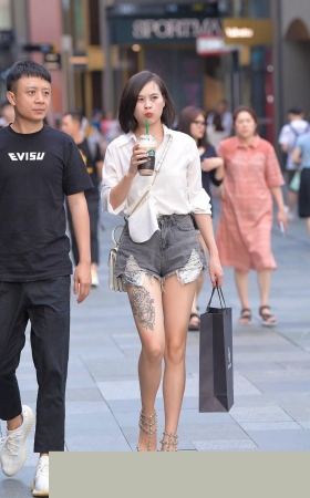 美不美，看大腿，两朵玫瑰花3A2932[312M]