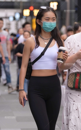 小背心，黑色紧身裤运动女孩 [16P]