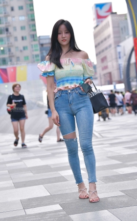 甜美紧牛小姐姐 [25P]