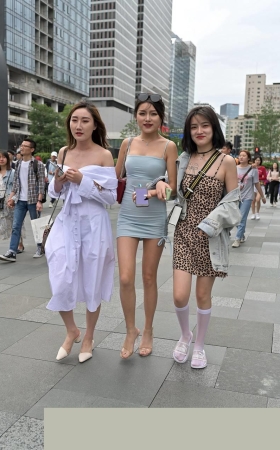 吊带抹胸紧身包屯裙高跟美女3A490[2.3G]