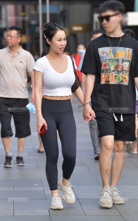 丰满de紧身裤女友 [26P]