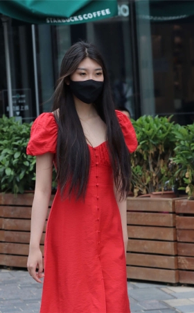 黑丝红长裙