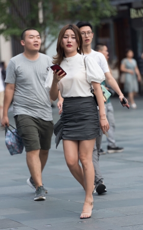 短裙美女