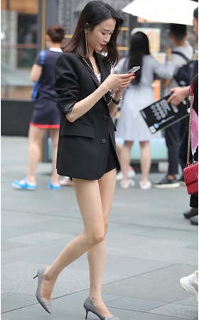 玩手机的小姐姐(18P)