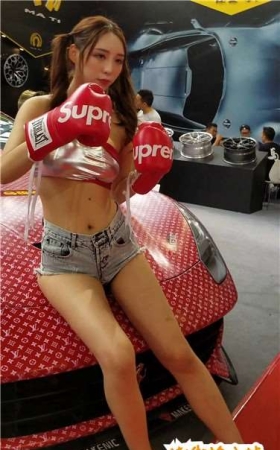4k超清，娇小身材长腿萝莉美女车模