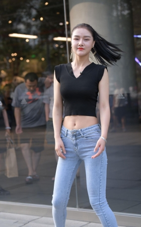 学舞蹈的美女