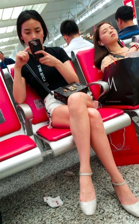 车站长腿美女等朋友