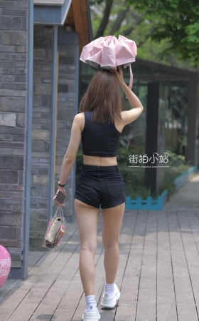 [一始专区] 黑色牛仔热裤美女 【图片➕视频】<font color=red> [10P]</font>