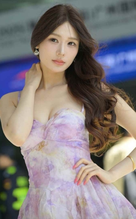 紫荆花短裙 [136P2V-3.16GB]