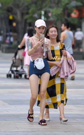 紧身热裤妹纸 [12P]