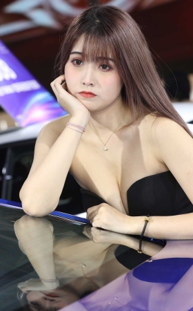 可爱大胸模特 [11P]