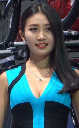 性感包臀裙甜美高颜值美女车模