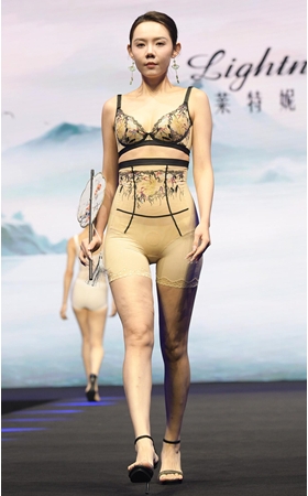 塑身美女走秀(37P)