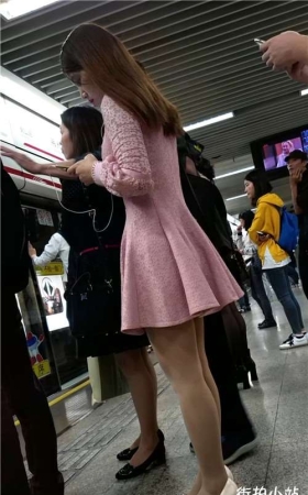 粉色连衣裙，丝袜美腿高跟美女