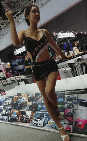 黑裙美模