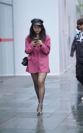 粉色西装消失装