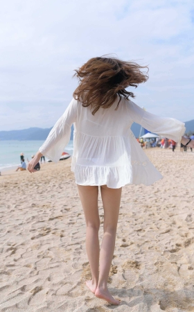 【红石旅拍摄影作品】海边的白色比基尼长腿女孩<font color=red> [10P]</font>